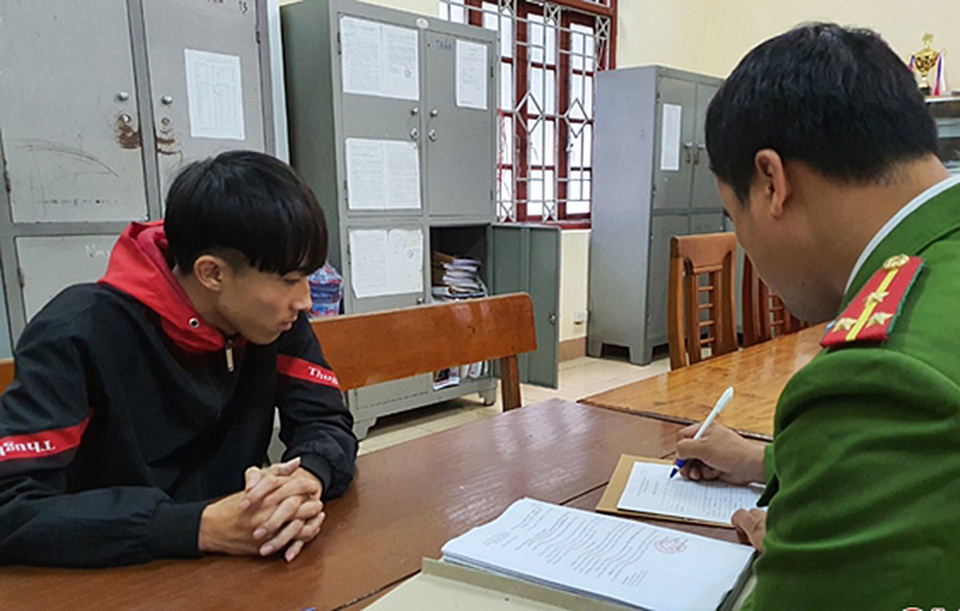 Bị đâm thấu ngực vì đánh người đi ngược chiều, bật đèn pha - 1 Bị đâm thấu ngực vì đánh người đi ngược chiều, bật đèn pha - 1