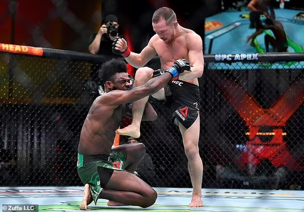 Nhà vô địch UFC bị gọi là hổ giấy vì trốn chạy trận tái đấu - 1 Nhà vô địch UFC bị gọi là hổ giấy vì trốn chạy trận tái đấu - 1