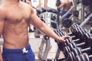 Một phút nông nổi kẹt "của quý" trong phòng gym, mất 3 giờ cưa đĩa tạ để giải cứu