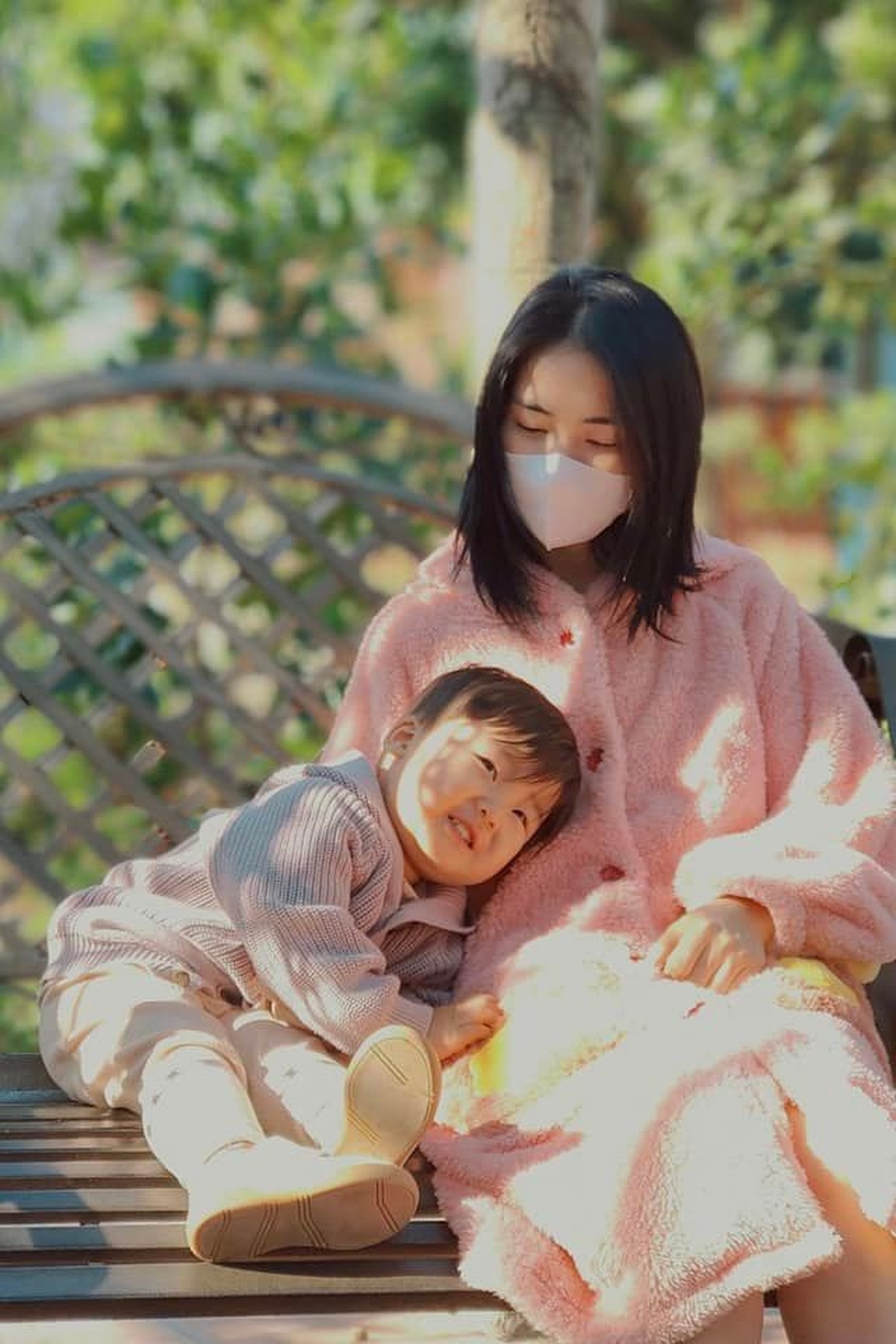 Tại sao Hòa Minzy chưa có danh phận sau khi sinh con cho thiếu gia? - 4 Tại sao Hòa Minzy chưa có danh phận sau khi sinh con cho thiếu gia? - 4