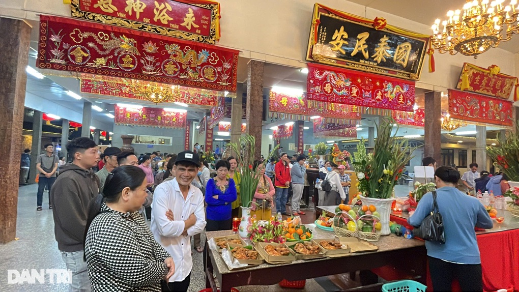 An Giang bắn pháo hoa đón bằng UNESCO vinh danh lễ hội Vía Bà - 1 An Giang bắn pháo hoa đón bằng UNESCO vinh danh lễ hội Vía Bà - 1