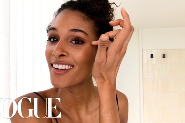 Cindy Bruna hướng dẫn cách trang điểm