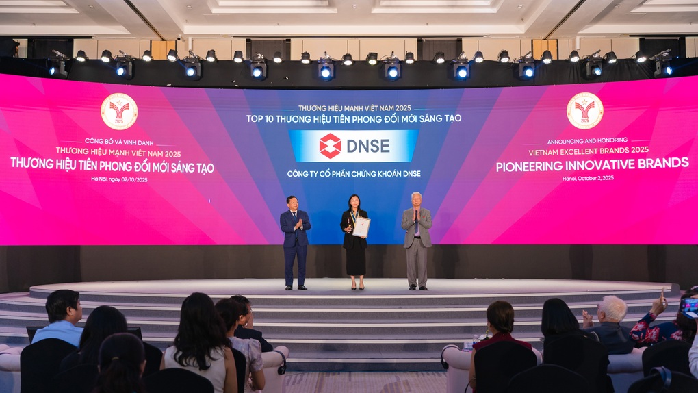 DNSE បន្តត្រូវបានគេតែងតាំងសម្រាប់ពានរង្វាន់ម៉ាកយីហោដ៏រឹងមាំរបស់ប្រទេសវៀតណាម - ១ DNSE tiếp tục ghi danh tại giải thưởng Thương hiệu mạnh Việt Nam - 1
