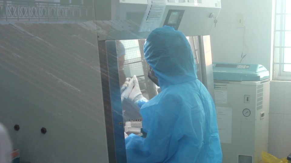 Tăng công suất xét nghiệm, kích hoạt hệ thống chống dịch tại các huyện - 3