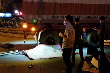 Va chạm với xe đầu kéo, 3 thanh niên thương vong
