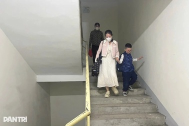 Hà Nội: Ám ảnh chờ thang máy ở chung cư tiền tỷ, cuốc bộ rã chân nhiều ngày