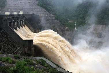Mở một cửa xả mặt hồ thủy điện Thác Bà
