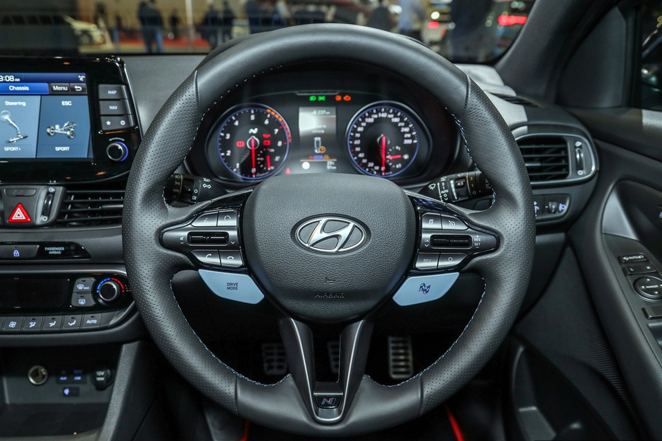 Hyundai làm cao, chỉ bán 20 chiếc i30 N ở Malaysia - 6 Hyundai làm cao, chỉ bán 20 chiếc i30 N ở Malaysia - 6