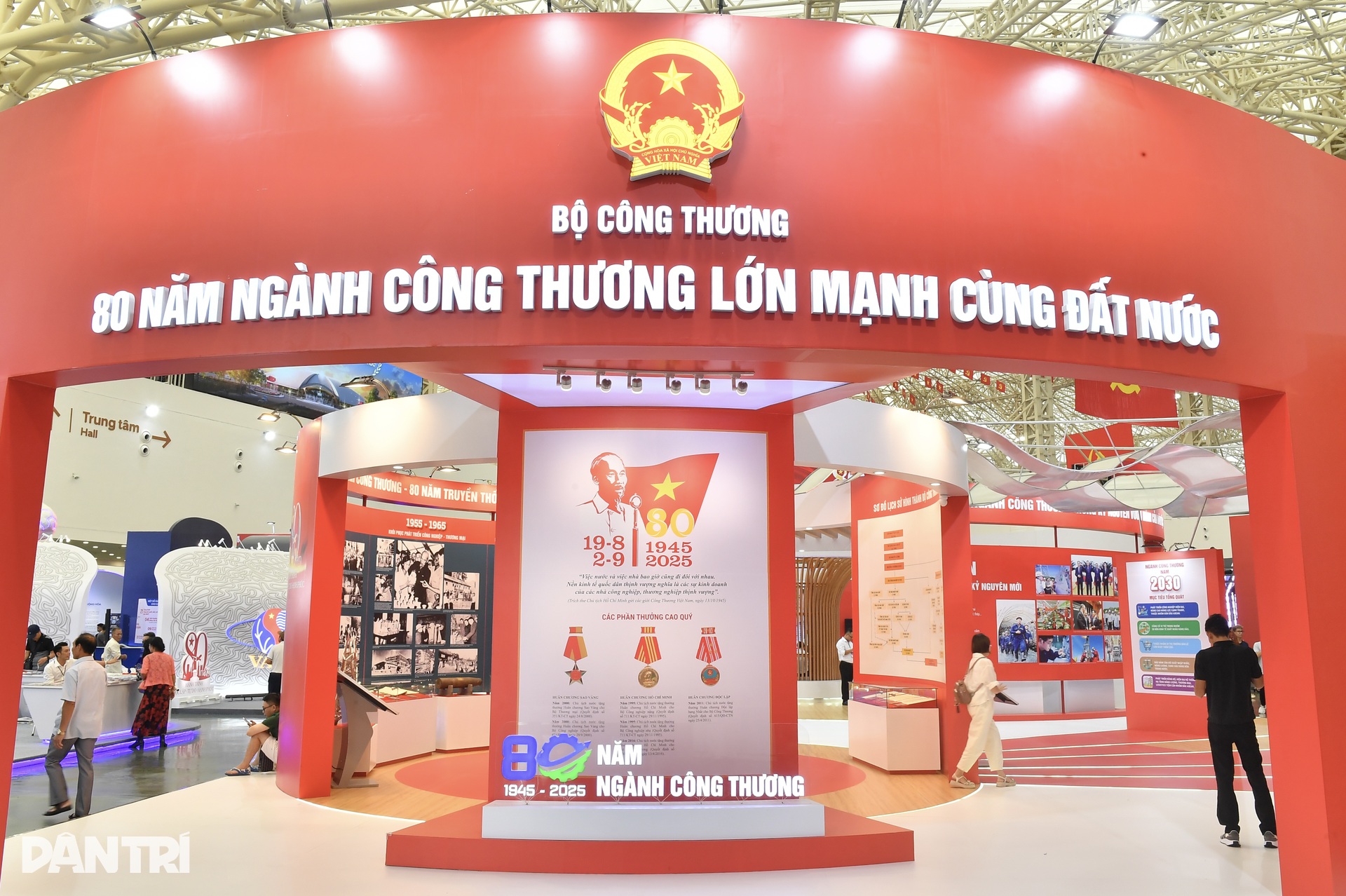 Tiền giấy cổ xưa, sổ gạo thời bao cấp xuất hiện tại triển lãm 80 năm - 9
