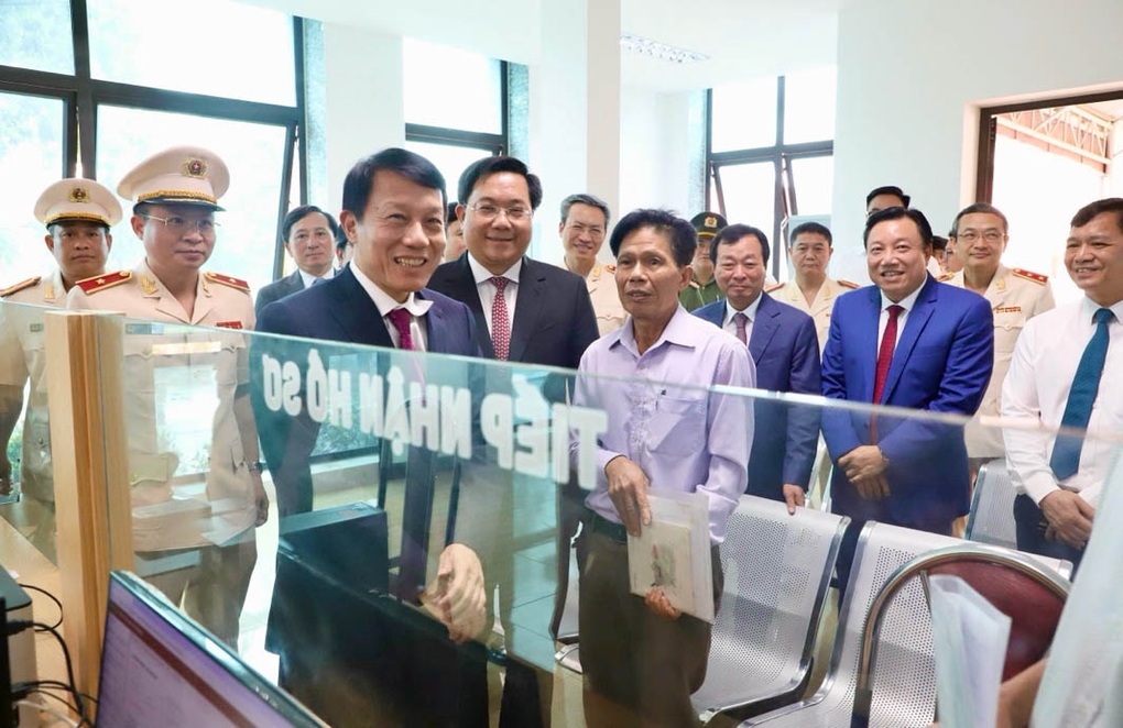 Chuyển mạnh từ tư duy “quản lý hành chính sang phục vụ nhân dân - 2 Chuyển mạnh từ tư duy “quản lý hành chính sang phục vụ nhân dân - 2
