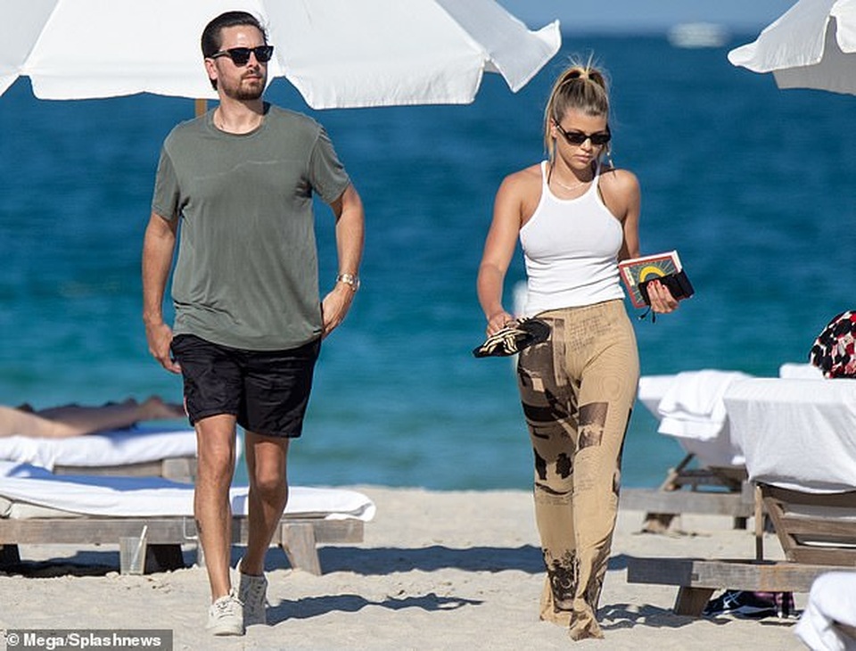 Sofia Richie khoe thân hình bốc lửa - 4 Sofia Richie khoe thân hình bốc lửa - 4
