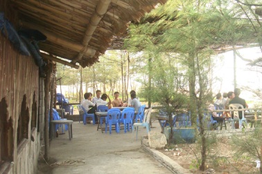 Một cán bộ ngân hàng mất tích khi tắm biển 