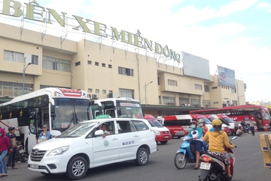 Xe khách, taxi cấp tập công bố giảm giá cước