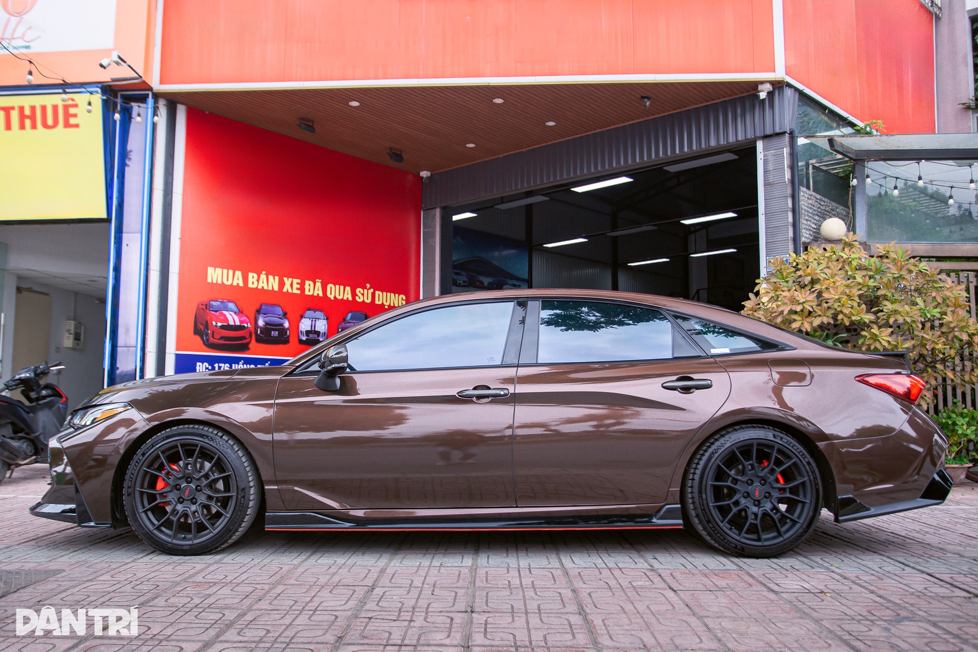 Toyota Avalon TRD độc nhất Việt Nam: Xe nhập Mỹ, đi 5 năm mất giá tiền tỷ - 3 Toyota Avalon TRD độc nhất Việt Nam: Xe nhập Mỹ, đi 5 năm mất giá tiền tỷ - 3