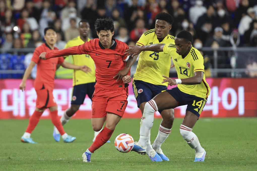 Son Heung Min giúp Hàn Quốc hòa Colombia, Nhật Bản chia điểm với Uruguay - 1