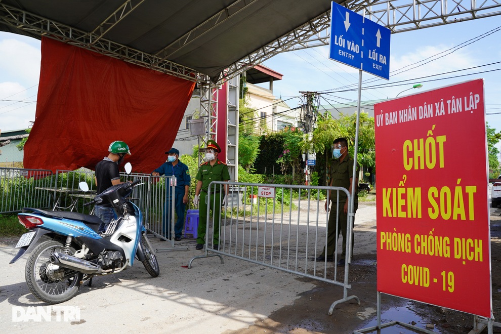 Cận cảnh điểm phong tỏa có 25.000 dân ở một xã ngoại thành Hà Nội - 10 Cận cảnh điểm phong tỏa có 25.000 dân ở một xã ngoại thành Hà Nội - 10