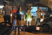 Hà Nội: Tài xế ô tô bị đánh "hội đồng" sau va chạm giao thông