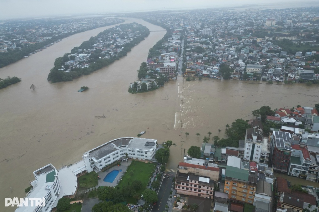 Yêu cầu Huế, Đà Nẵng chủ động cho học sinh nghỉ học khi mưa lũ lớn - 1 Yêu cầu Huế, Đà Nẵng chủ động cho học sinh nghỉ học khi mưa lũ lớn - 1
