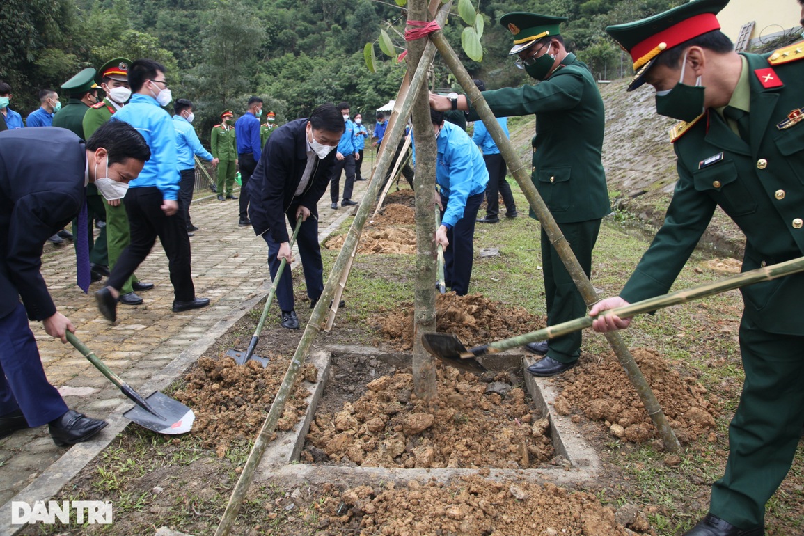 Tuổi trẻ thể hiện khát vọng dấn thân, cống hiến nhiệt huyết sức trẻ - 13 Tuổi trẻ thể hiện khát vọng dấn thân, cống hiến nhiệt huyết sức trẻ - 13