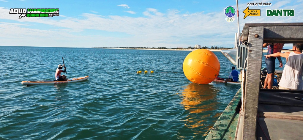 Aqua Warriors Quang Binh 2025 verifica la ruta de natación y garantiza la seguridad de los atletas - 6 Aqua Warriors Quảng Bình 2025 kiểm tra cung đường bơi, đảm bảo an toàn cho vận động viên - 6