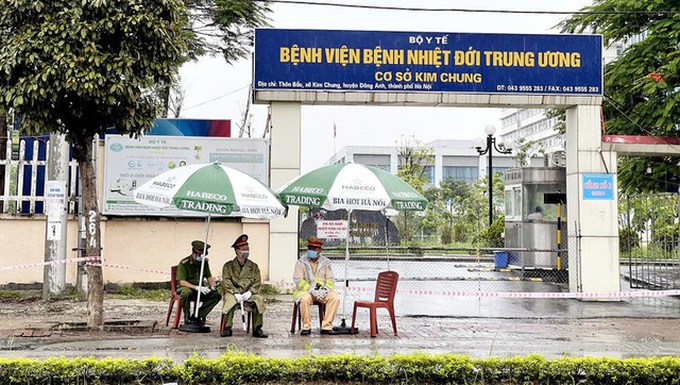 Kéo dài thời gian cách ly tại Bệnh viện Bệnh nhiệt đới Trung ương cơ sở 2 đến 8h ngày 26/5 - Ảnh 1.