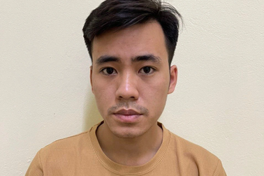 Tống tiền bạn gái cũ bằng clip "nóng", gã trai bị bắt trước ngày cưới