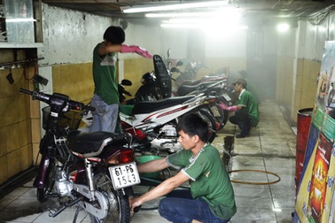 Dịch vụ cắt tóc, rửa xe “hốt bạc” ngày cuối năm
