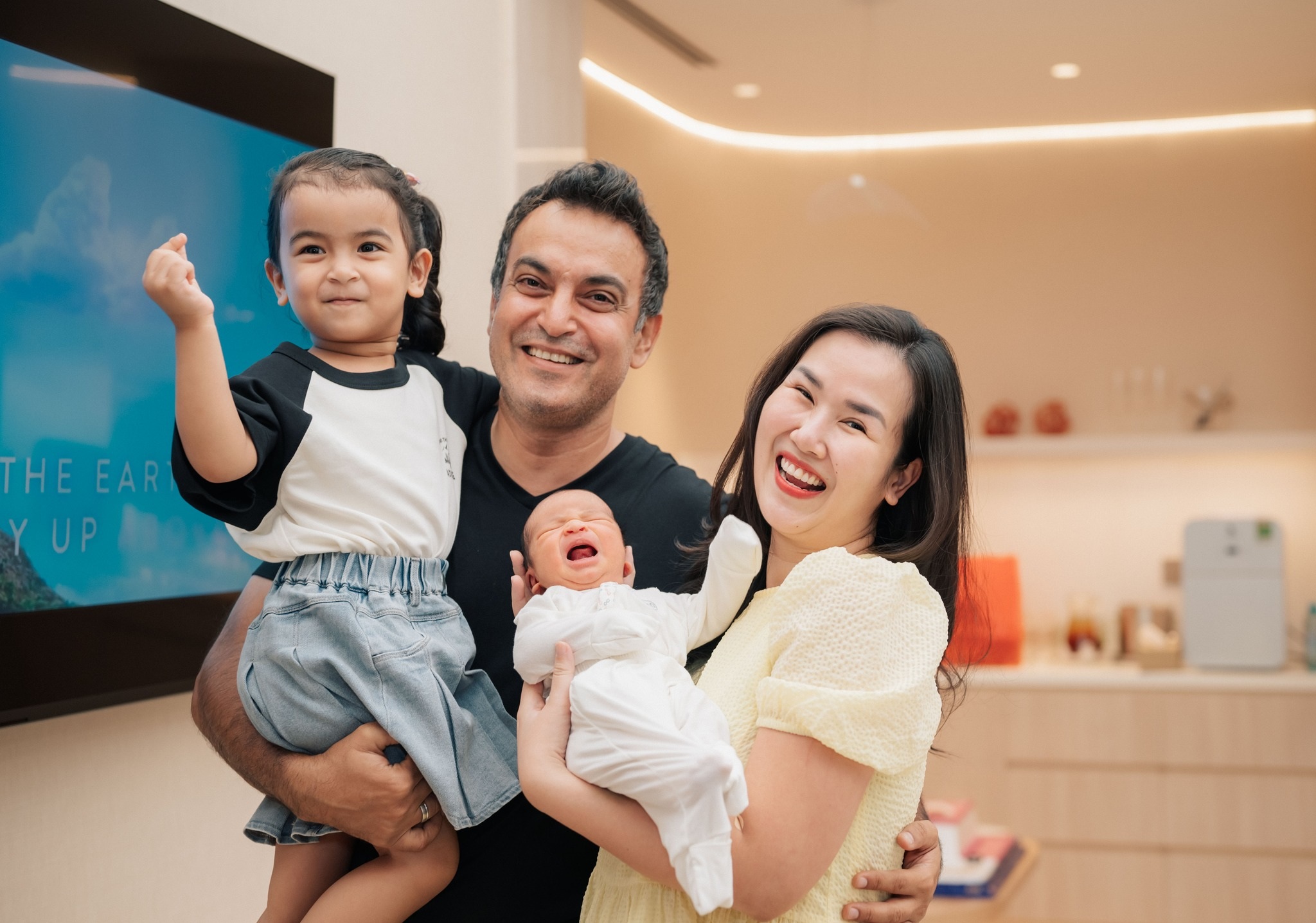 Võ Hạ Trâm lấy chồng Ấn Độ: Sống tiết kiệm, chồng đưa tiền vợ quản lý - 5 Võ Hạ Trâm lấy chồng Ấn Độ: Sống tiết kiệm, chồng đưa tiền vợ quản lý - 5