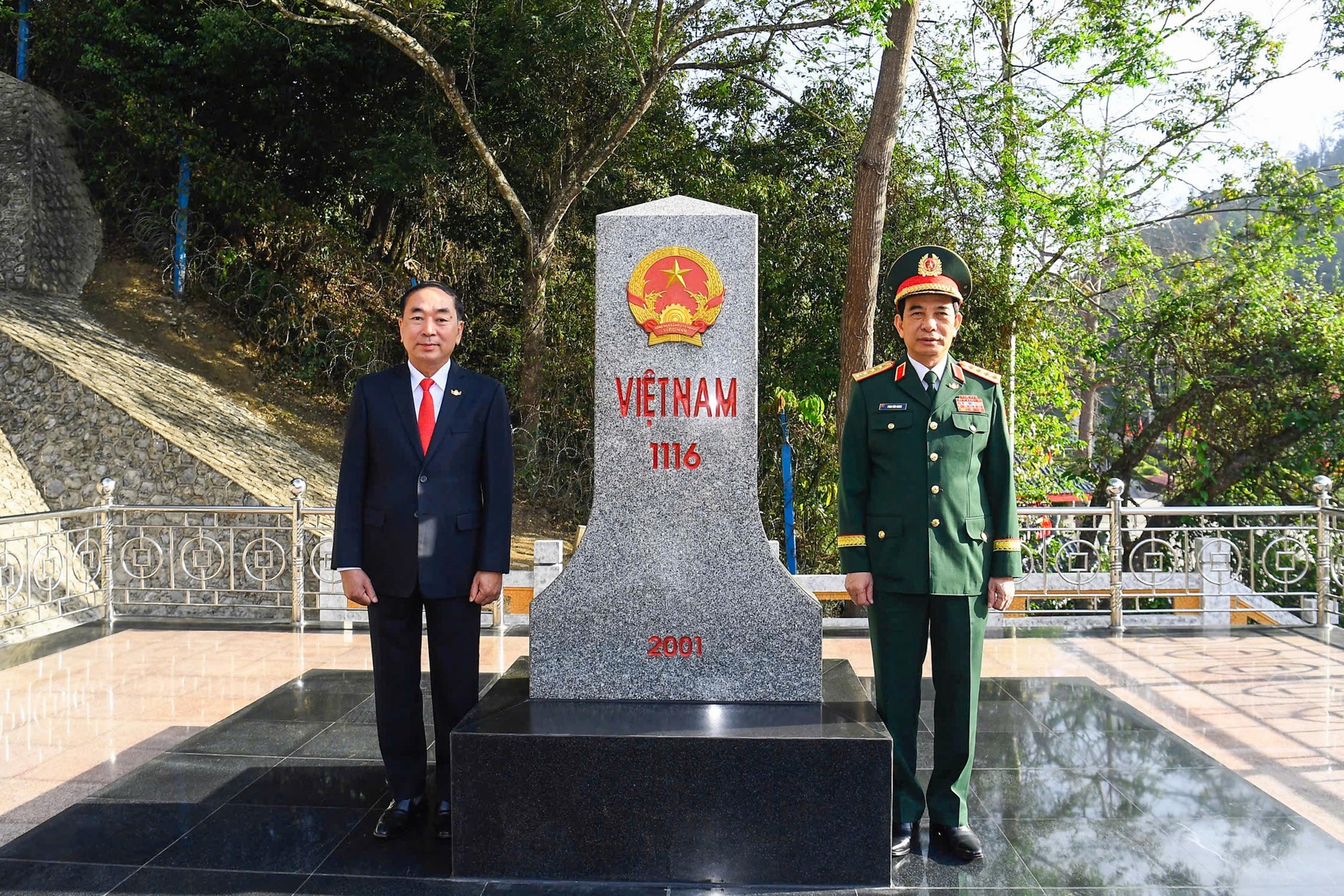 Đại tướng Phan Văn Giang tô son cột mốc biên giới Việt Nam - Trung Quốc - 6 Đại tướng Phan Văn Giang tô son cột mốc biên giới Việt Nam - Trung Quốc - 6