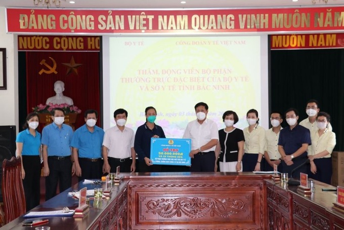 Công đoàn Y tế Việt Nam hỗ trợ cán bộ y tế tăng cường tại Bắc Ninh và Bắc Giang   - Ảnh 1.