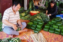 Cận Tết: Làng nghề bánh chưng tất bật, thu cả trăm triệu đồng