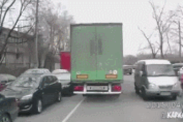 “Những vụ tai nạn hài hước” là clip giao thông nổi bật tuần qua