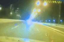 Khoảnh khắc xe sang lao như bay trên làn ngược chiều gây tai nạn kinh hoàng