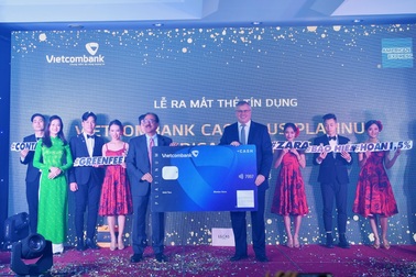 Vietcombank và American Express ra mắt sản phẩm thẻ cao cấp ưu đãi hoàn tiền không giới hạn với các đặc quyền vượt trội về phong cách sống