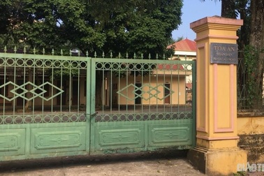 Hồ sơ kẻ trốn nã 26 năm vẫn “lọt” vào tòa án huyện được duyệt như thế nào?