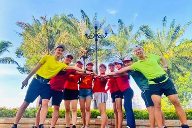 Công ty tổ chức đi du lịch, nhân viên hỏi: "Quy sang tiền được không?"