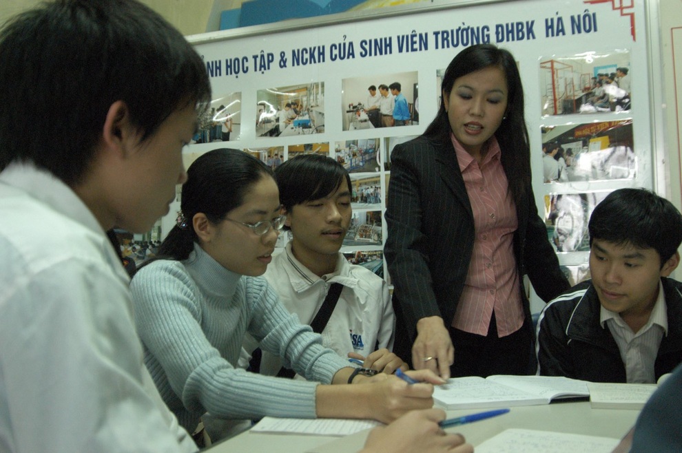 Bí thư Thái Nguyên: Tôi đã rất run... khi lần đầu đứng trên bục giảng - 2 Bí thư Thái Nguyên: Tôi đã rất run... khi lần đầu đứng trên bục giảng - 2
