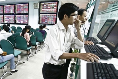Diễn biến trái chiều, thanh khoản sàn HoSE cải thiện
