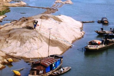 Bắt 5 tàu không đăng ký số hiệu khai thác cát trái phép