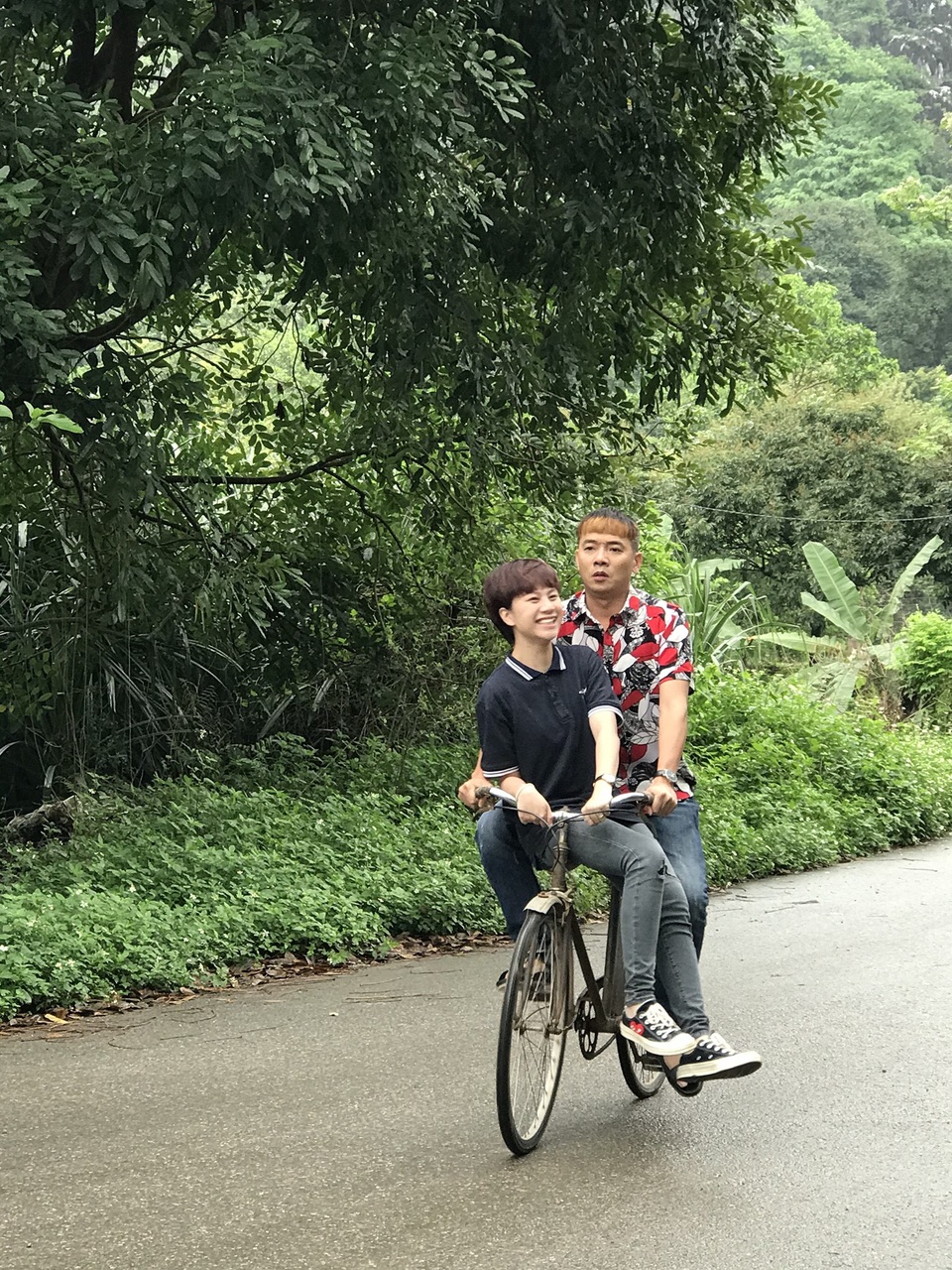 Chùm ảnh hậu trường “khó đỡ” của “Về nhà đi con” phiên bản Covid-19 - 9 Chùm ảnh hậu trường “khó đỡ” của “Về nhà đi con” phiên bản Covid-19 - 9