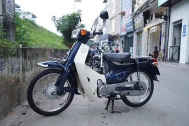 Loạt Honda Cub 82 gây sốt giá đắt đỏ đến trăm triệu đồng