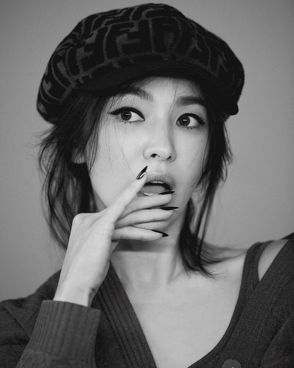 Cảnh nóng của Song Hye Kyo trong phim mới bị gắn mác 19+ - 7 Cảnh nóng của Song Hye Kyo trong phim mới bị gắn mác 19+ - 7