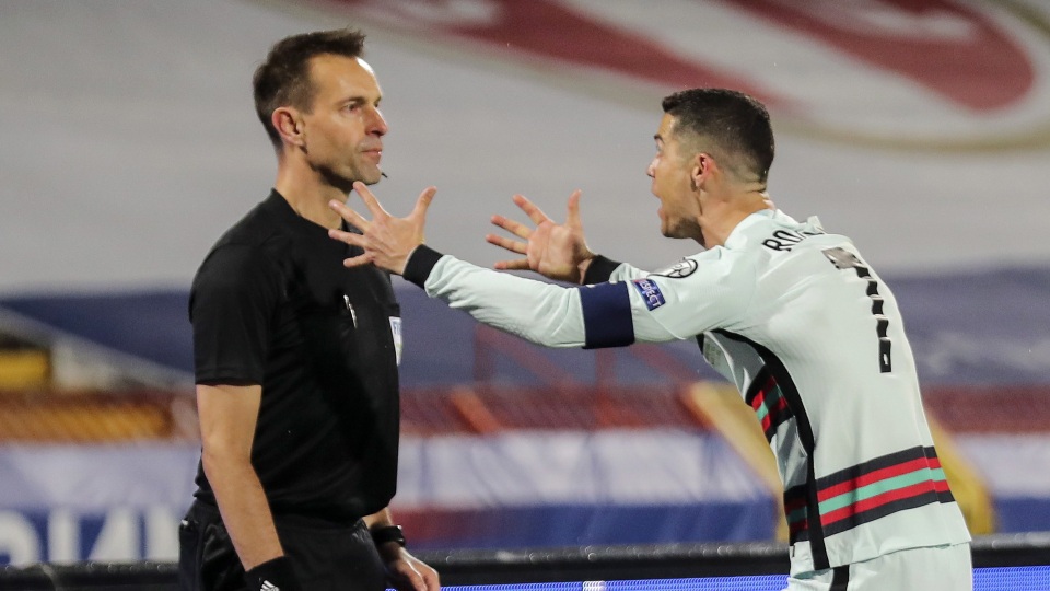 Từ chối bàn thắng của C.Ronaldo, trọng tài nhận cái kết đắng - 3 Từ chối bàn thắng của C.Ronaldo, trọng tài nhận cái kết đắng - 3