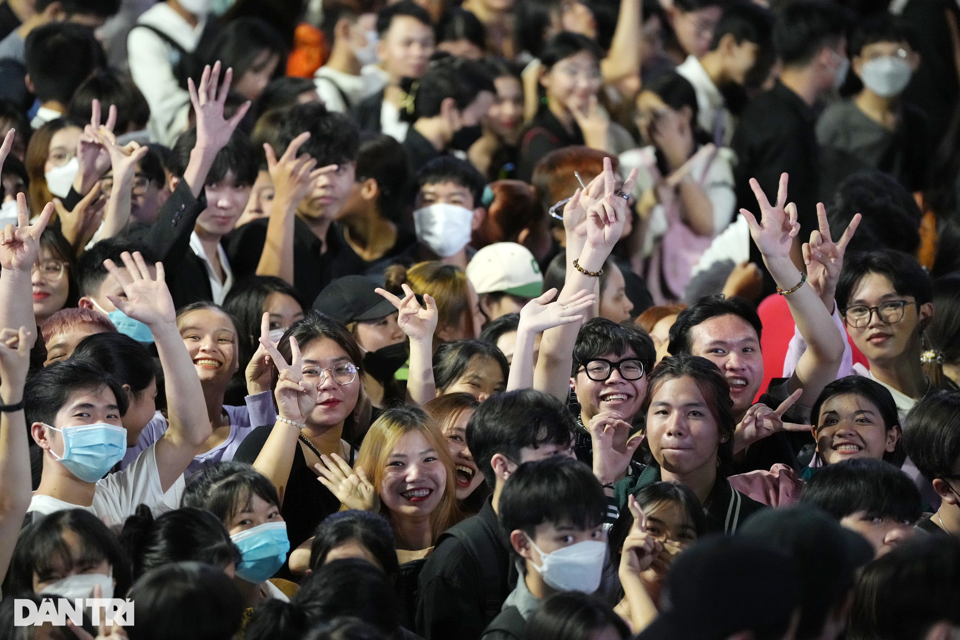 Không khí người dân vui tươi, hứng khởi đón năm mới 2023 trên khắp cả nước - 5 Không khí người dân vui tươi, hứng khởi đón năm mới 2023 trên khắp cả nước - 5