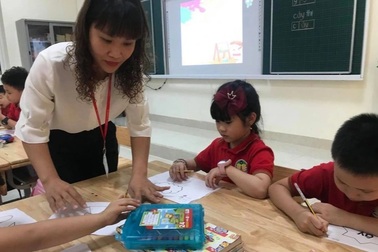 Hà Nội: Giảm học phí, nợ đọng nhiều, trường tư cố giữ thưởng tết