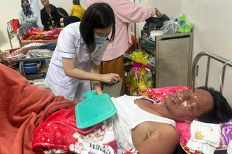 Vụ 3 ngư dân trôi dạt 48 giờ: Một người được cứu bị viêm đường ruột nặng