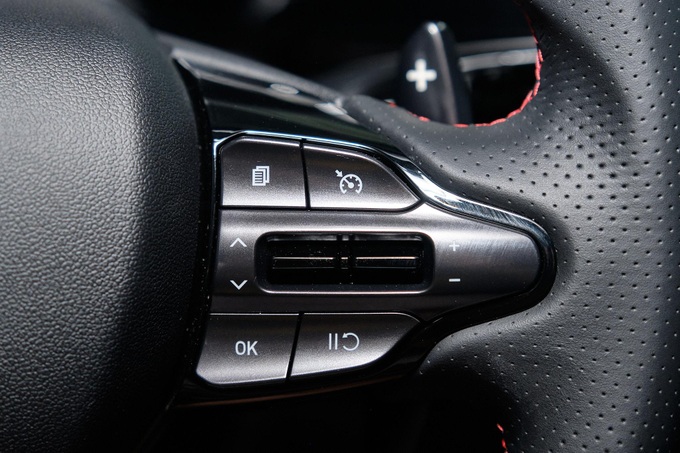 Hyundai Elantra N-Line: hút mắt từ mọi góc nhìn, trang bị hấp dẫn, động cơ là điểm nhấn - 18 Hyundai Elantra N-Line: hút mắt từ mọi góc nhìn, trang bị hấp dẫn, động cơ là điểm nhấn - 18