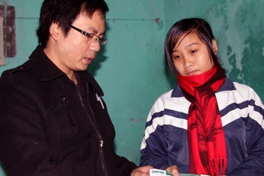 Quà bạn đọc đến với ba chị em mồ côi