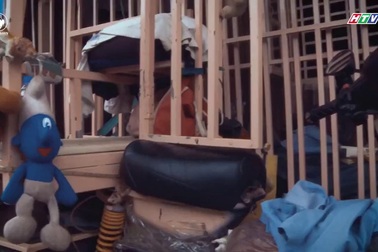 Phần thi gây xúc động của người cha nuôi hai con teo não