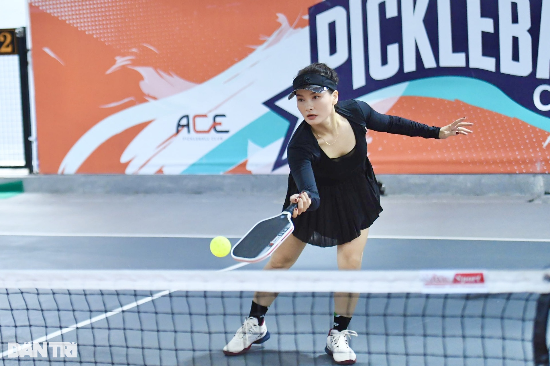 Vietnamese stars excitedly practice before Dan Tri newspaper's pickleball tournament - 12 Dàn sao Việt hào hứng luyện tập trước giải pickleball của báo Dân trí - 12